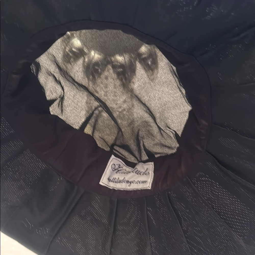 Chic Black and Cream Women's Hat - Picture 4 of 4